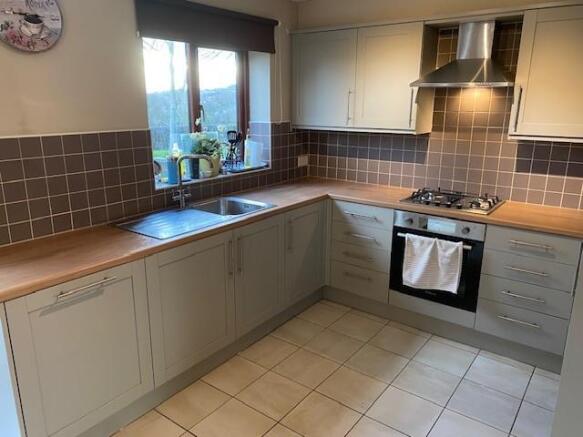3 bed House for sale Image 5
