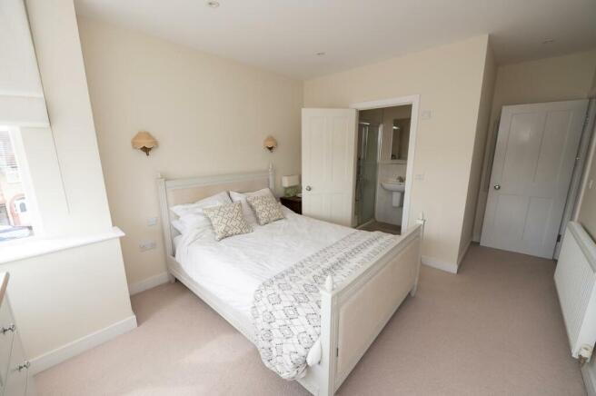 Bedroom 1 pic 2.jpg