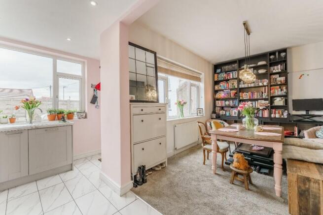3 bed Semi-Detached for sale Image 8