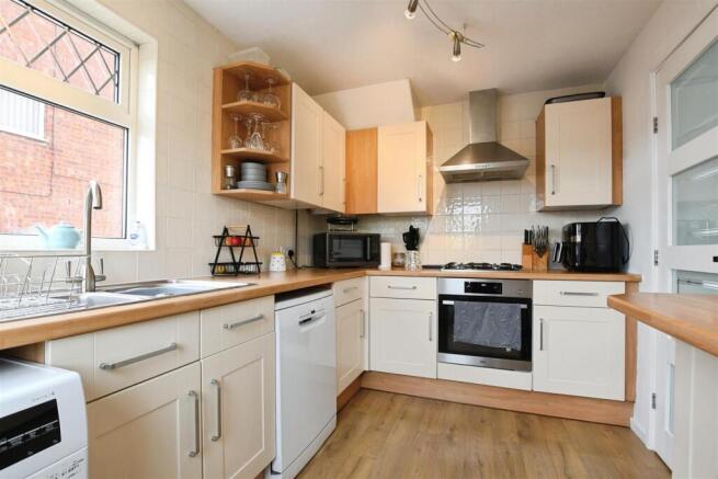 3 bed Semi-Detached for sale Image 4