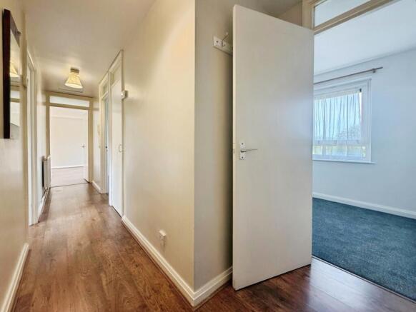 2 bed Apartment to rent Image 9