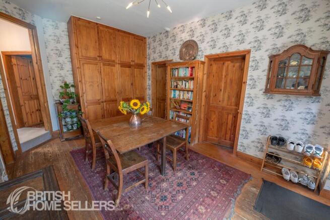 4 bed Semi-Detached for sale Image 5