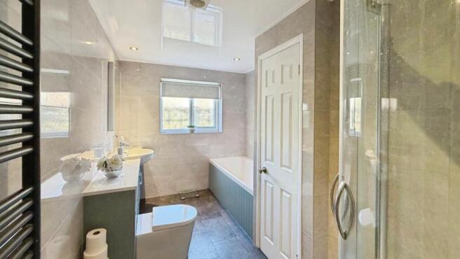 4 bed Detached for sale Image 4