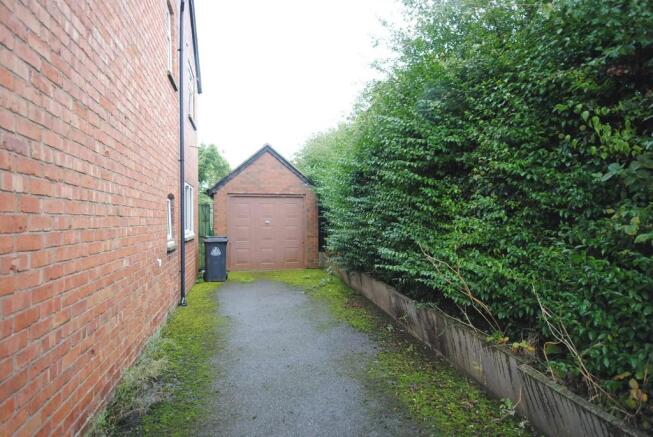 Driveway/Garage