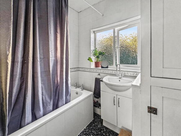 3 bed Semi-Detached for sale Image 12