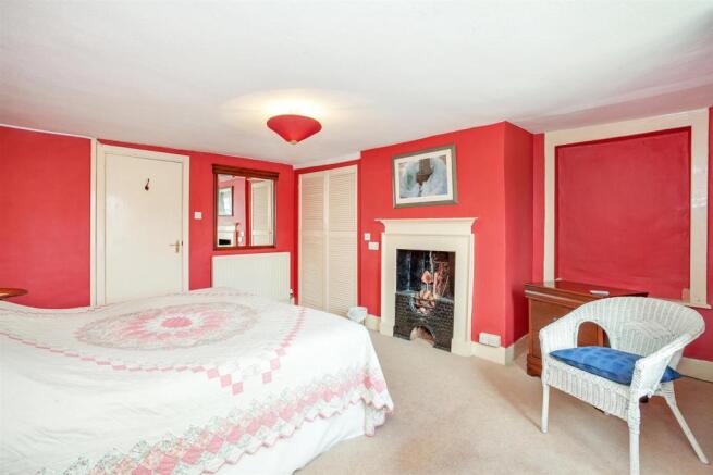 Bedroom 2 En-Suite Closed.jpg