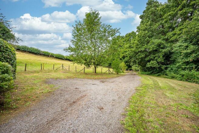 Bettws, Abergavenny, Monmouthshire photo 4