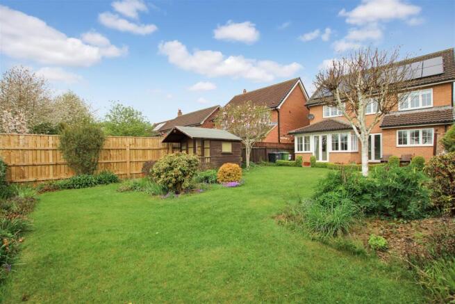 SOUTH FACING REAR GARDEN