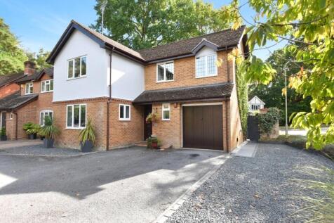 Howard Drive, Farnborough, Hampshire, GU14