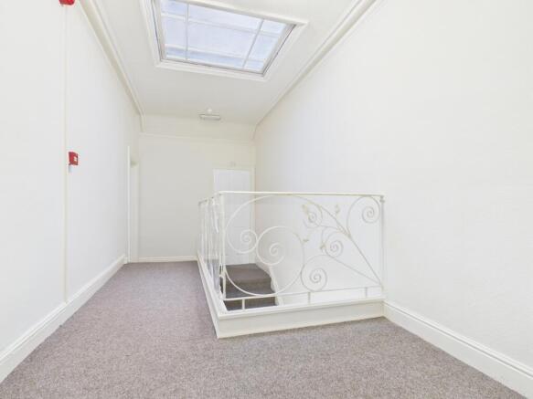 2 bed Flat to rent Image 9