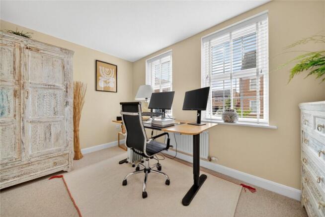 5 bed Detached for sale Image 7