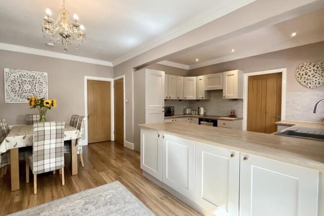 3 bed Semi-Detached for sale Image 7