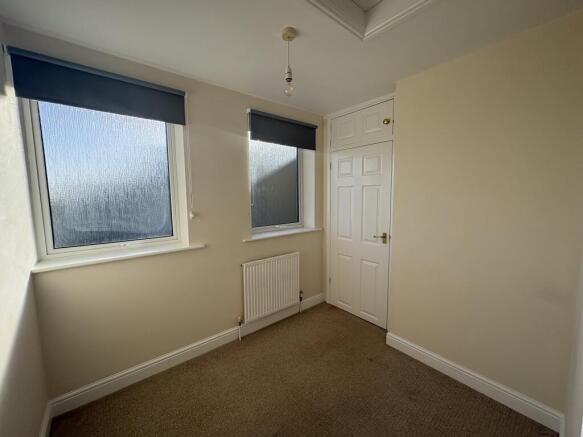 3 bed Apartment to rent Image 6