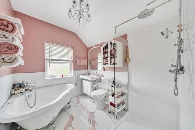 Cassiobridge Road - Bathroom.jpg