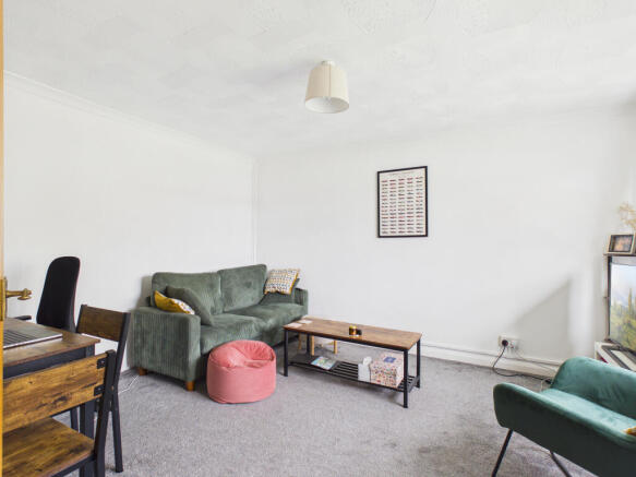 CAM01984G0-PR0587-STILL006