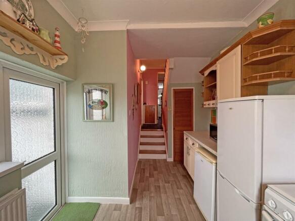 Ainslie Terrace 3 - Kitchen 2.jpg
