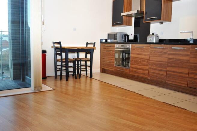 2 bed Apartment to rent Image 5