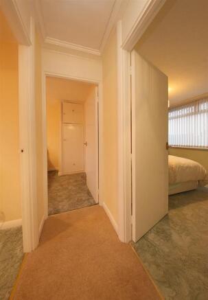 75 Oakwood Av. 2220.