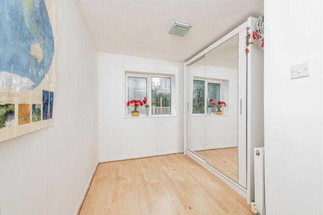 5 bed Semi-Detached for sale Image 10