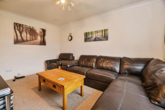 2 bed Flat for sale Image 4