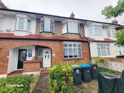 Halstead Road, Winchmore Hill, N13