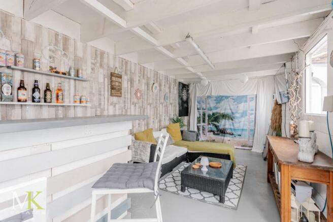 Garage/Bar