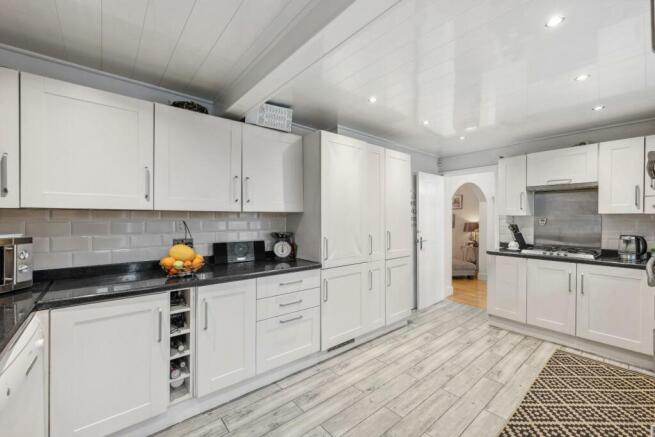 KITCHEN 04.jpg