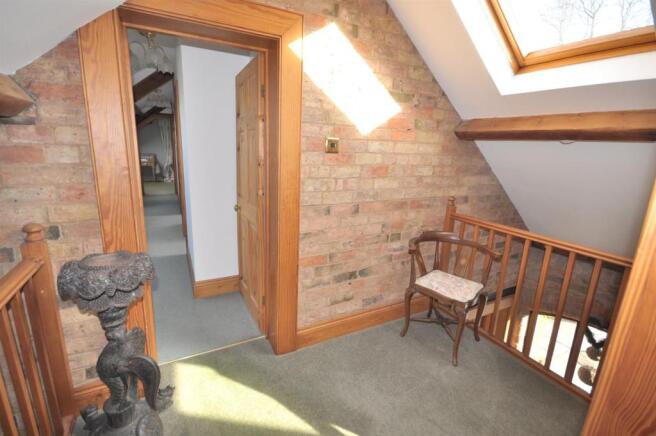 FIRST FLOOR LANDING