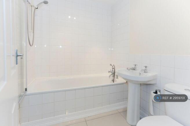 3 bed Terraced to rent Image 9