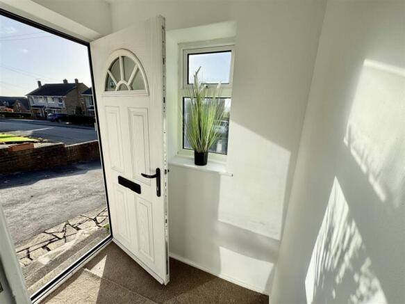 4 bed Detached to rent Image 6