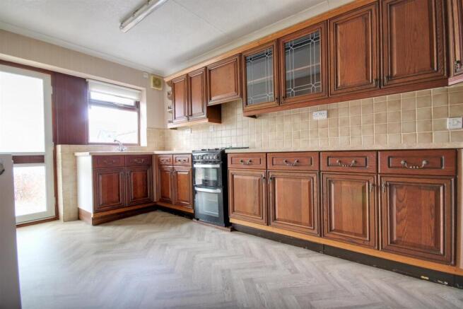 2 bed Semi-Detached Bungalow for sale Image 6