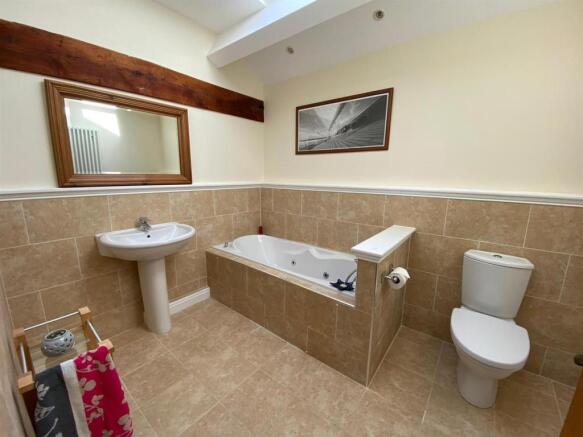 bathroom 2.jpg