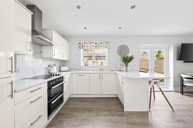 5 bed Detached for sale Image 12