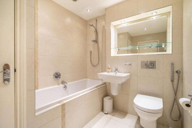 3 bed Town House for sale Image 11