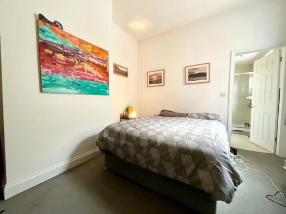 6 bed Semi-Detached for sale Image 9
