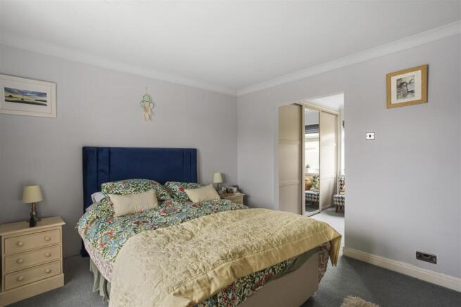 3 bed Detached for sale Image 8