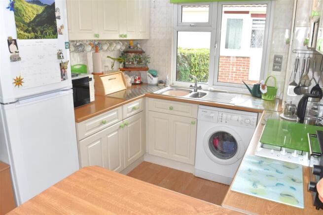 2 bed Park Home for sale Image 8