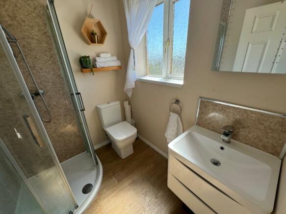 EN SUITE