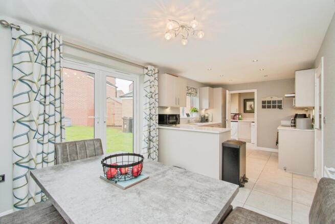4 bed Detached for sale Image 5