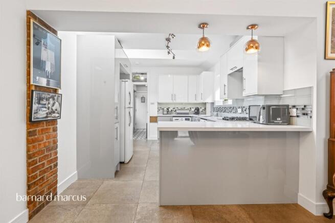 3-bed flat on St. James's Road, Croydon, £395,000