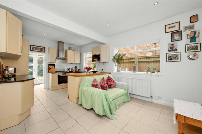Kitchen/B'fast Room