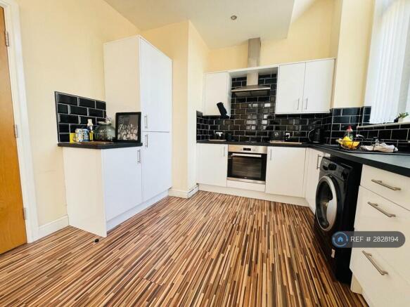 1 bed Flat to rent Image 4