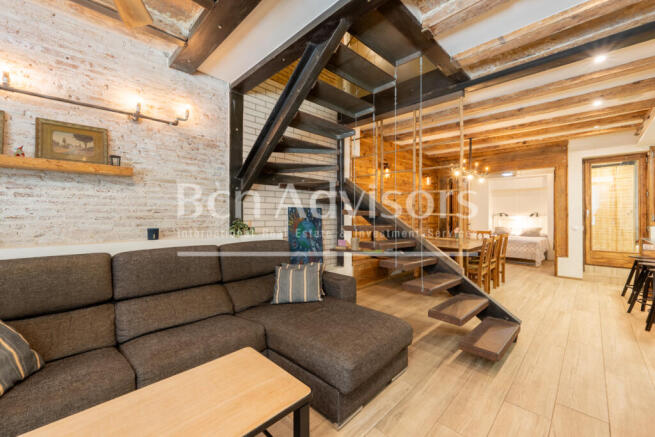 Encantador-duplex-con-patio-y-elementos-origina...