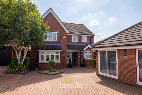 Larkspur Avenue, Healing, DN41