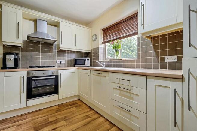 4 bed Semi-Detached for sale Image 6