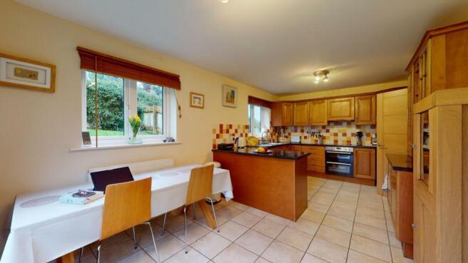 KITCHEN/DINING ROOM