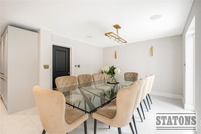 Tolmers Road, Cuffley, Potters Bar, Hertfordshire, EN6 photo 4