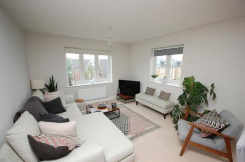 Cowden Close, Farnham, Surrey, GU9