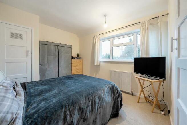 10 Hortonsfield Road, Yardley Gobion, NN12 (8).JPG