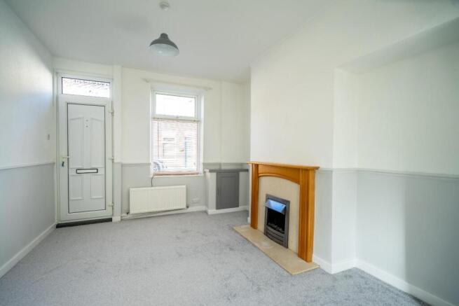 2 bed Terraced to rent Image 5